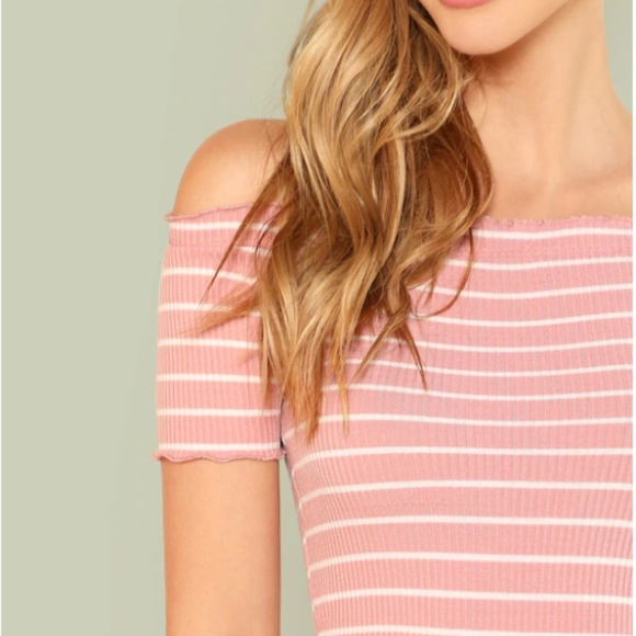 🆕Rib knit cold shoulder tee - Picture 4 of 6